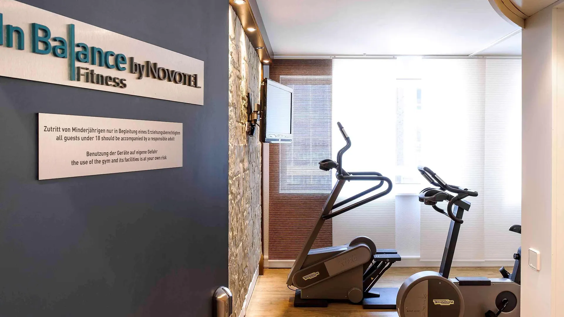 מלון Novotel Suites Hamburg City